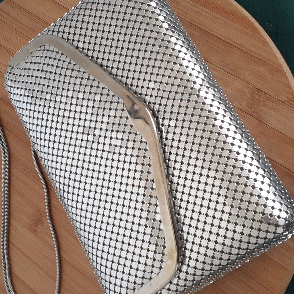 👉*VINTAGE & NWOT* SILVER METALLIC MESH SHOULDER BAG w/ SERPENTINE STRAP